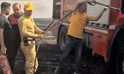 Siirt'te anız yangınına müdahale eden itfaiye aracı alevlere teslim oldu