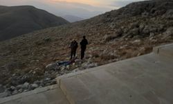 Nemrut'un merdivenlerinden yuvarlanan turist yaralandı