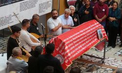 Babasının mezarını ziyaretten dönerken geçirdiği kazada hayatını kaybetti