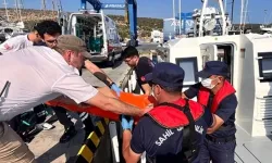 Bodrum açıklarında gezi teknesinde yaralanan kişiye tıbbi tahliye yapıldı