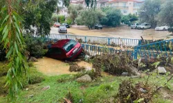 Foça’da yoğun yağış sele neden oldu: 1 kişi kayıp