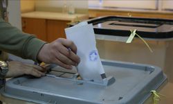 Kosova'da halk yerel seçim için sandık başında