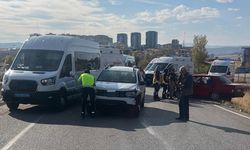 Kırıkkale’de iki otomobil kafa kafaya çarpıştı: 4 yaralı