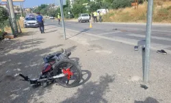 Mersin'de otomobille çarpışması sonucu motosikletteki 1 kişi öldü, 1 kişi ağır yaralandı