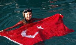 İletişim Başkanı Duran, Gazze için dalış yapan milli sporcu Şahika Ercümen'i tebrik etti