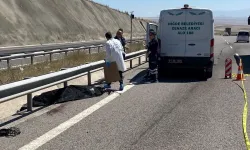 Niğde'de motosikletin refüje çarptığı kazada 1 kişi öldü, 1 kişi yaralandı