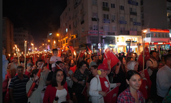 Erdemli Belediyesi'nden Binlerce Kişi Meşaleyi Cumhuriyet İçin Yaktı