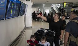 ABD'de hükümetin kapanmasıyla artan personel yetersizliği nedeniyle 9 binden fazla uçuş ertelendi