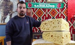 Kars'ın tescilli gravyer peyniri tezgahlarda yerini aldı