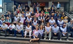 İzmir'de Buca Belediyesi memurları 5 aydır maaş alamadıkları gerekçesiyle eylem yaptı