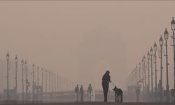 Hindistan, başkent Yeni Delhi’de hava kirliliğini azaltmak amacıyla “yapay yağmur” denemeleri gerçekleştiriyor