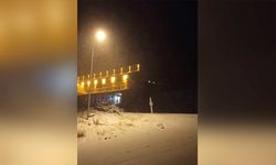 Uludağ'da Oteller Bölgesi kar yağışıyla beyaza büründü