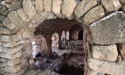 Mardin'de tarihi değirmen temizlenirken yaklaşık 1500 yıllık mozaik bulundu