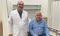 Yemek borusuna takılan 4 santimetrelik kemik endoskopiyle çıkarıldı