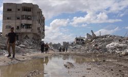 Gazzeliler, yıkılan evlerinin enkazında çadır kursa da topraklarını terk etmemekte kararlı