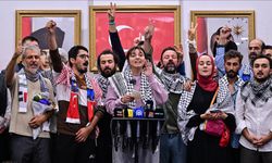 İsrail'in alıkoyduğu aktivist Sümeyye Sena Polat annesine kavuştu