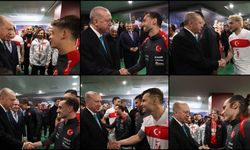 Cumhurbaşkanı Erdoğan, A Milli Futbol Takımı oyuncularını ve teknik heyetini tebrik etti