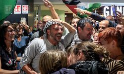 Küresel Sumud Filosu'nda İsrail tarafından alıkonulan 7 İtalyan aktivist daha Roma'ya döndü