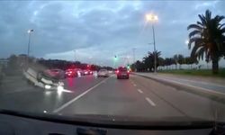 İstanbul'da makas atan otomobil devrildi