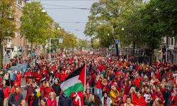 Hollanda'da yaklaşık 250 bin kişi, hükümetin İsrail politikasını protesto etti