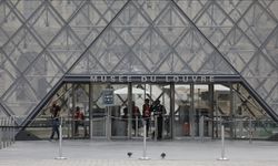 Fransa’da soygun yaşanan Louvre Müzesi’ndeki bazı mücevherler, merkez bankasına nakledildi