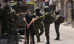 İsrail ordusu işgal altındaki Batı Şeria'da 44 Filistinliyi gözaltına aldı