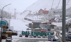 Erzurum'a ekim ayı ortasında yağan kar turizmcileri umutlandırdı
