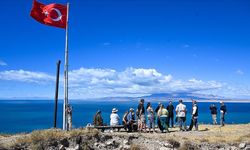 Van Gölü manzaralı Ayanis Kalesi turistlerin uğrak noktası oldu