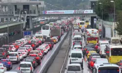 İstanbul’da sağanak başladı: Trafik yoğunluğu yüzde 87’ye ulaştı