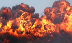 Ekvador'da AVM'nin önündeki araç bomba gibi patladı: 1 ölü