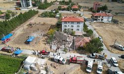 Çubuk'ta deprem riski nedeniyle boşaltılan 4 katlı bina çöktü