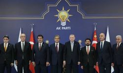 7 belediye başkanı AK Parti'ye geçti: Rozetlerini Cumhurbaşkanı Erdoğan taktı
