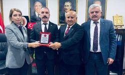 MHP'li Yusuf Turhan'a "Terörsüz Türkiye" hedefinde gösterdiği çalışmalar nedeniyle plaket verildi