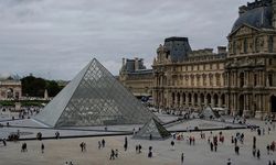 Louvre Müzesi'nde 7 Dakikalık Soygun: Kraliyet Mücevherleri Çalındı