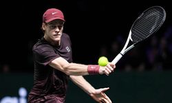 Paris Masters'da şampiyon olan Sinner, yeniden dünya şampiyonu