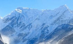 Nepal'de Yalung Ri Dağı'nda düşen çığın ardından 2 dağcının cansız bedenine ulaşıldı