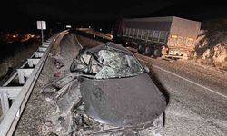 Tıra çarpan otomobilde 4 kişi yaralandı