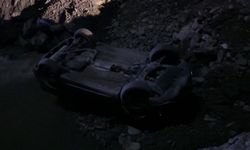 Hakkari’de otomobil dereye uçtu: 2 yaralı