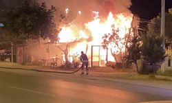 Hobi bahçesindeki baraka alev alev yandı