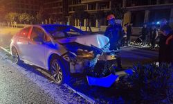 Dörtyol’da otomobil aydınlatma direğine çarptı: 1 yaralı