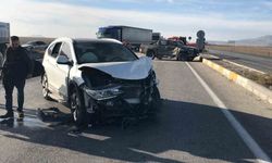 Konya’da kamyonet ile SUV tipi aracın çarpışması sonucu 3’ü çocuk 7 kişi yaralandı