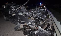 Kütahya'da tıra çarpan otomobilin sürücüsü öldü