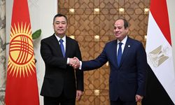 Kırgızistan Cumhurbaşkanı Caparov, Mısır’ı ziyaret eden ilk Kırgız cumhurbaşkanı oldu