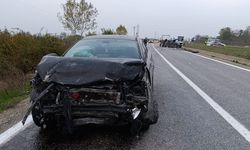 Bursa'da 2 otomobilin çarpıştığı kazada 1 kişi öldü, 2 kişi yaralandı