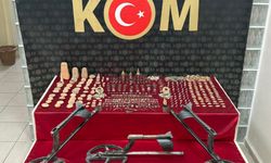 İzmir'de tarihi eser operasyonunda 1142 obje ele geçirildi