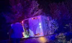 Kocaeli'de işçi servisi ile otomobilin çarpıştığı kazada 8 kişi yaralandı