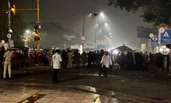 Hindistan'ın başkenti Yeni Delhi'de bir araçta meydana gelen patlamada 8 kişi hayatını kaybetti