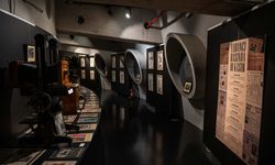 "Bir Ulusun Yası, Manşetlerin Yankısı" sergisi, Atatürk'e dair tarihi sayfaları ziyaretçilerle buluşturuyor