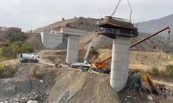 Diyarbakır'da viyadük inşaatında iskelenin çökmesi sonucu 3 işçi öldü, 2 işçi yaralandı