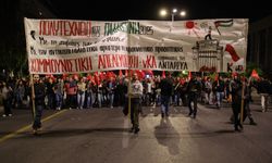 Yunanistan'daki cunta karşıtı 17 Kasım direnişinin 52. yıl dönümünde anma yürüyüşü yapıldı